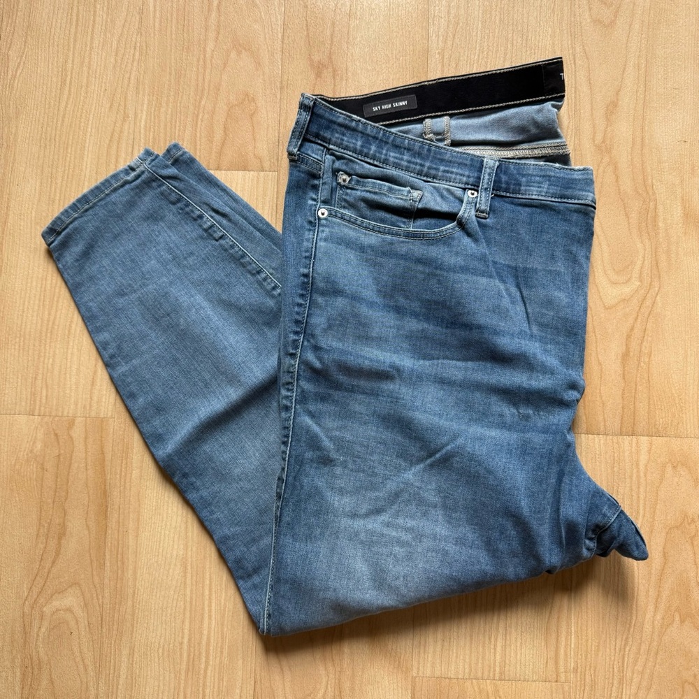 Torrid sky high skinny jeans, premium stretch denim, medium wash, sz 26R